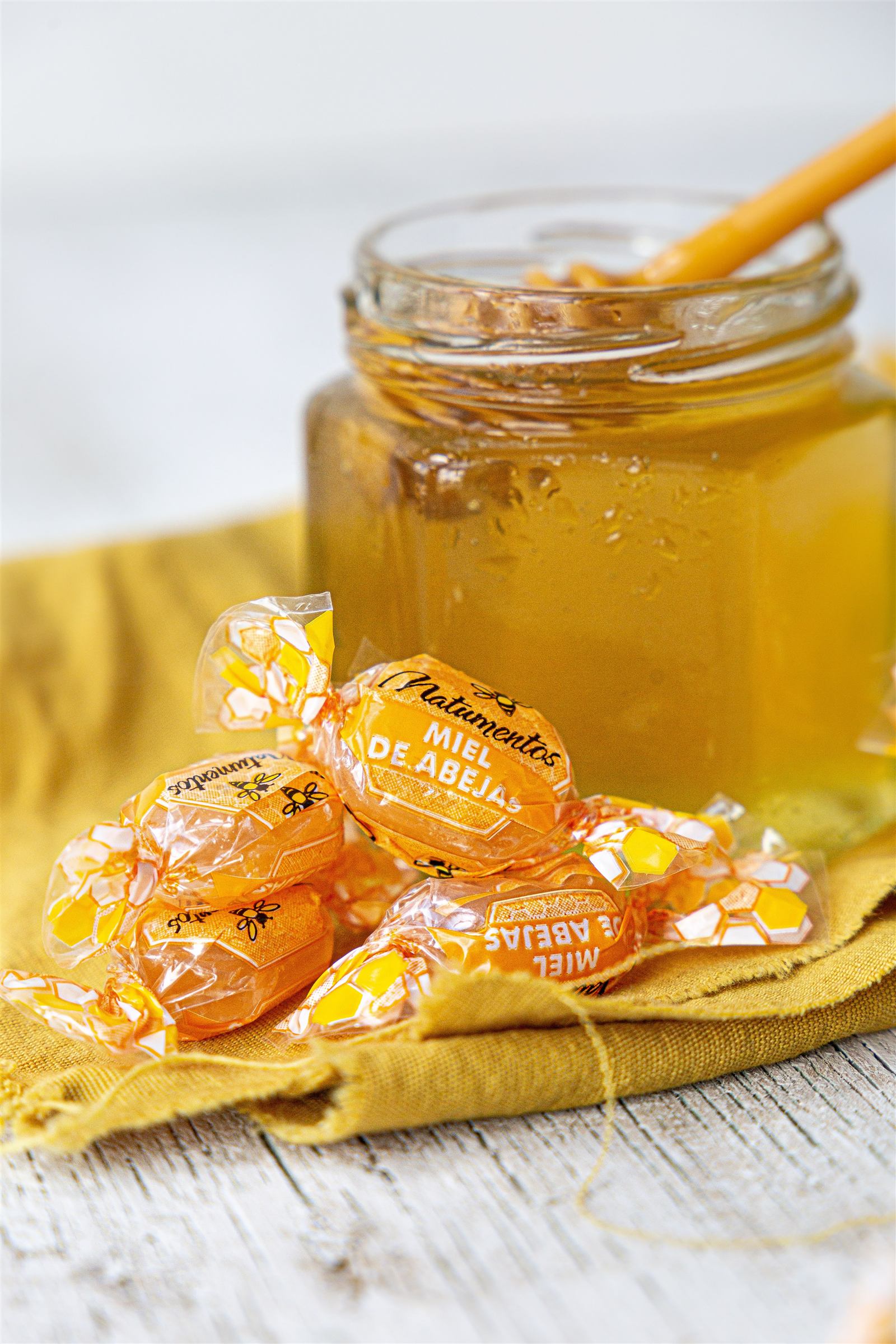 Caramelos de miel envueltos, elaborados con miel pura